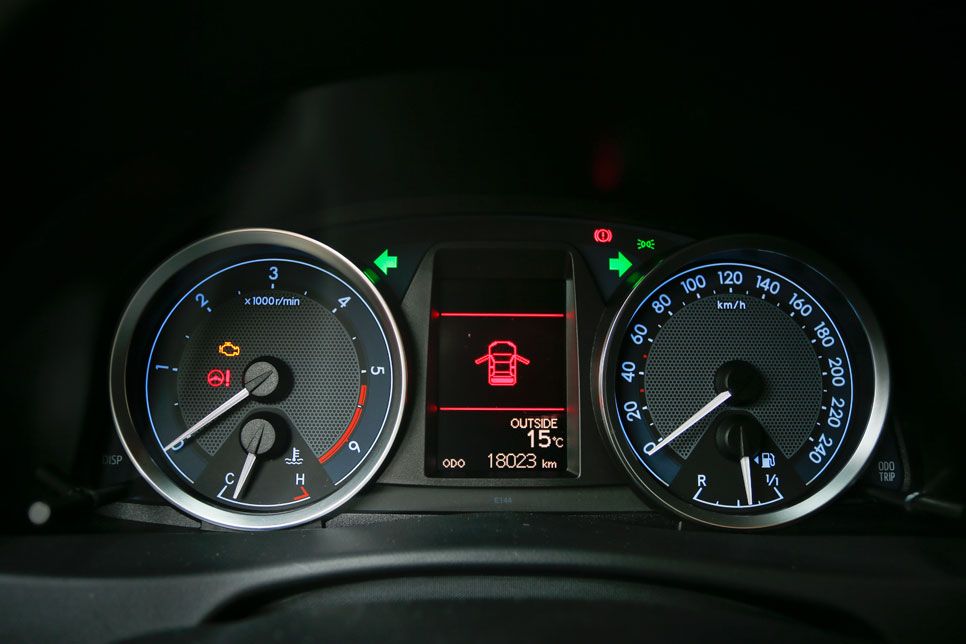 Honda Civic Tourer 1.6 i-DTEC 120 Sport vs Toyota Auris Touring Sports 120D Active