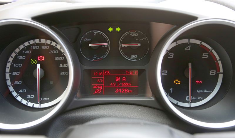 Comparativa: Alfa Romeo Giulietta 2.0 JTDM  vs Volkswagen Golf 2.0 TDI