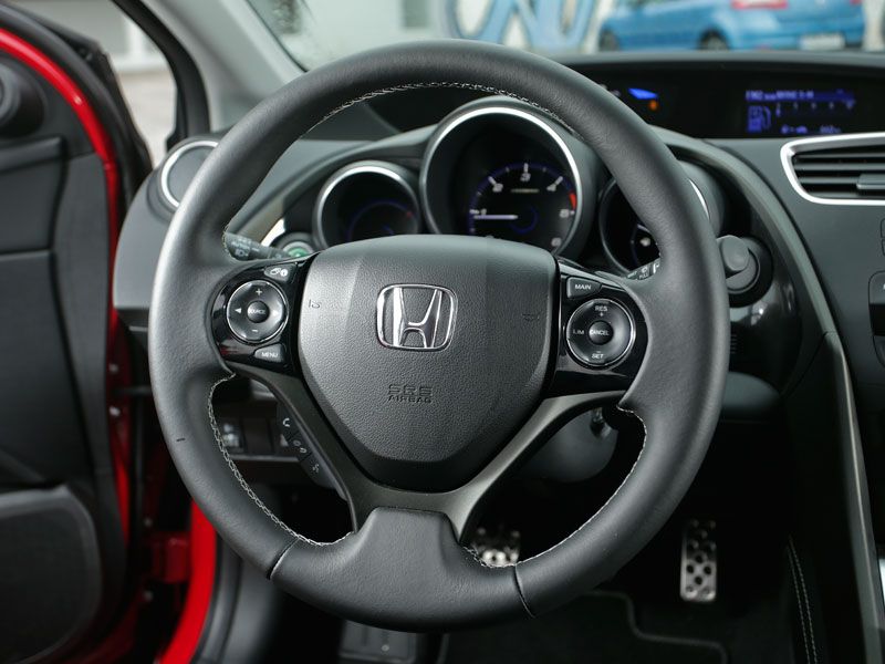 Honda Civic 1.6 I-DTEC vs Peugeot 308 1.6 e-HDI y Renault Mégane 1.6 DCI