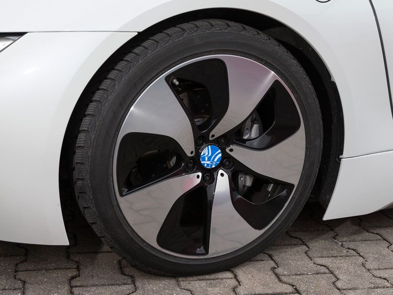 BMW M1 vs BMW i8, superdeportivos ¿antagónicos?