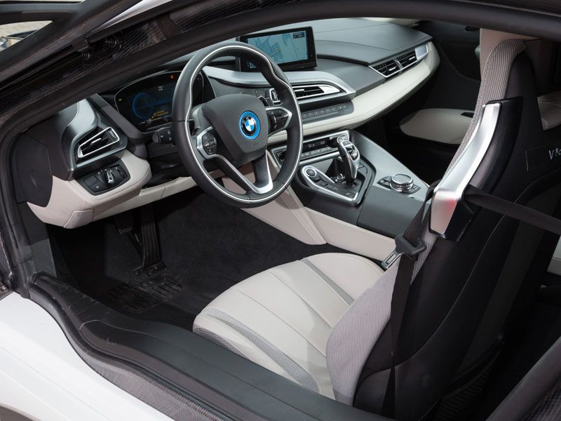 BMW M1 vs BMW i8, superdeportivos ¿antagónicos?