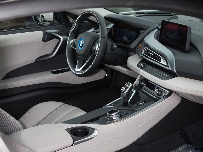 BMW M1 vs BMW i8, superdeportivos ¿antagónicos?