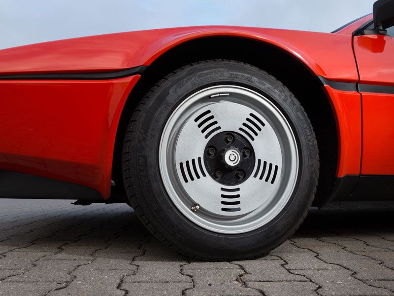BMW M1 vs BMW i8, superdeportivos ¿antagónicos?