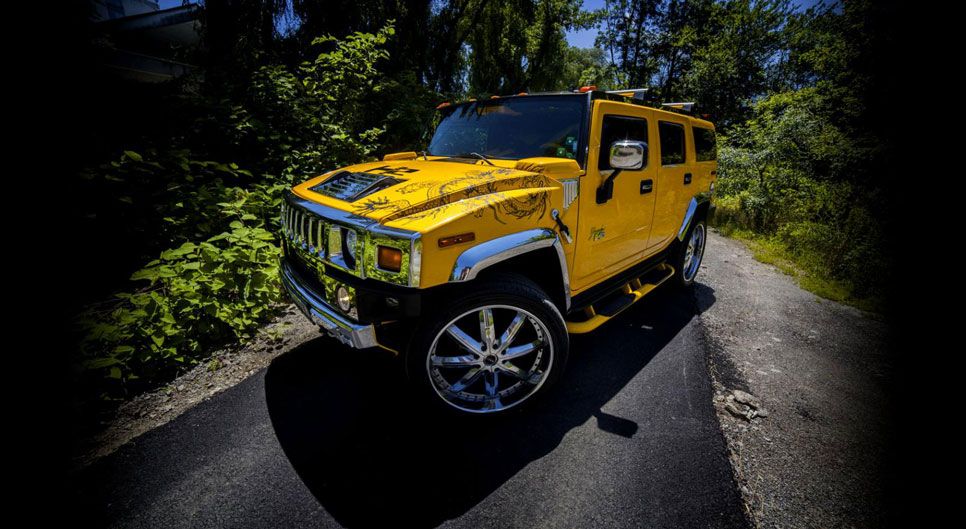 Un Hummer H2 a la china, ¡con dragón incluido!