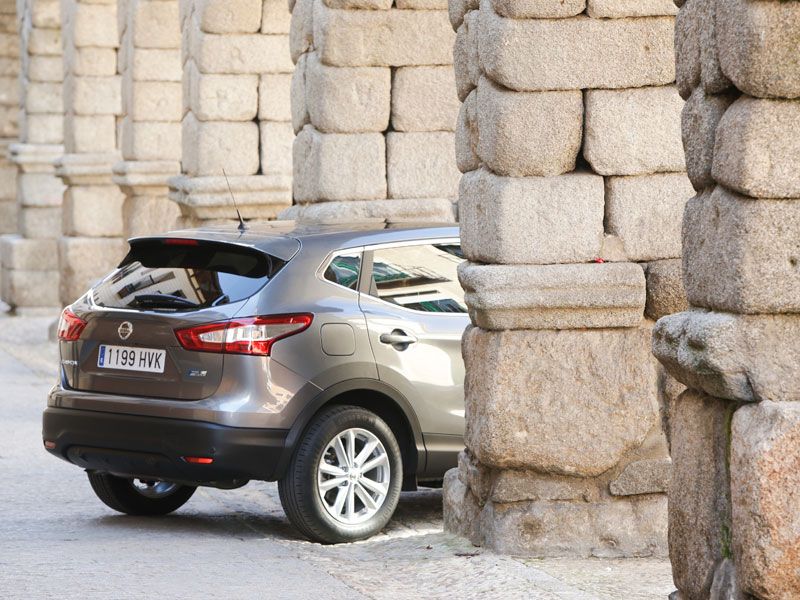 Comparativa: Mazda3 SportSedan Skyactiv-D 2.2 vs Skoda Octavia 2.0 TDI