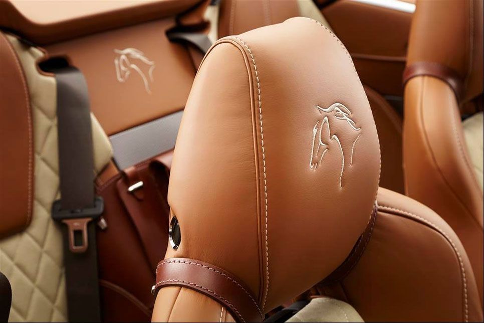 Un Aston Martin DB9 Volante por Q de lo más solidario