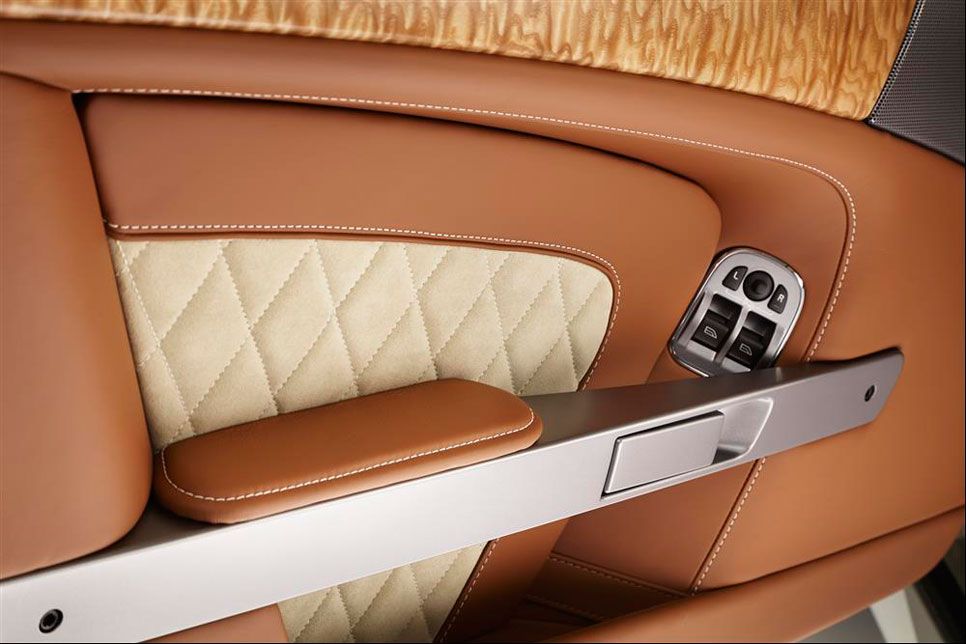Un Aston Martin DB9 Volante por Q de lo más solidario
