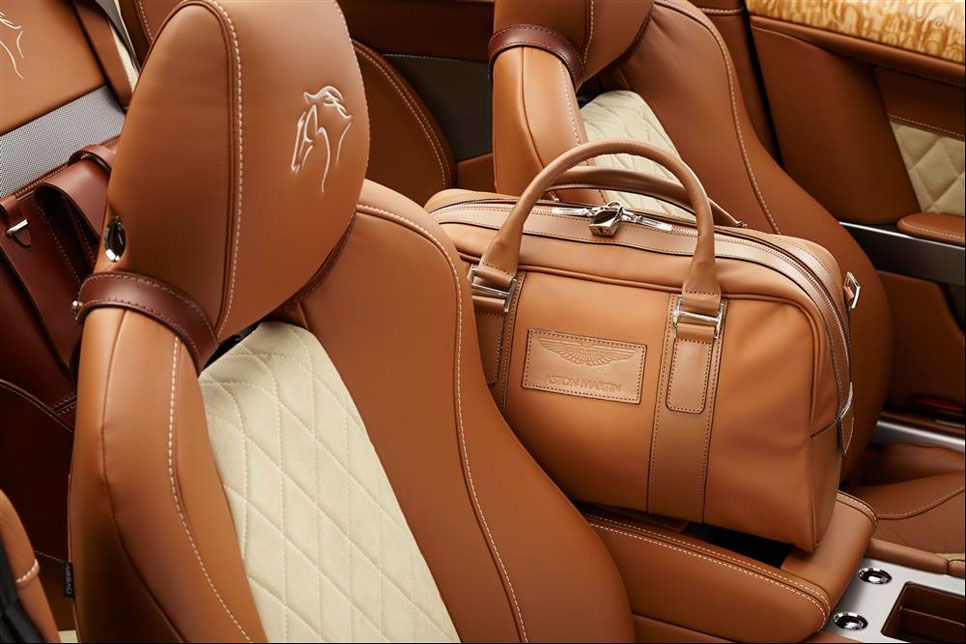Un Aston Martin DB9 Volante por Q de lo más solidario