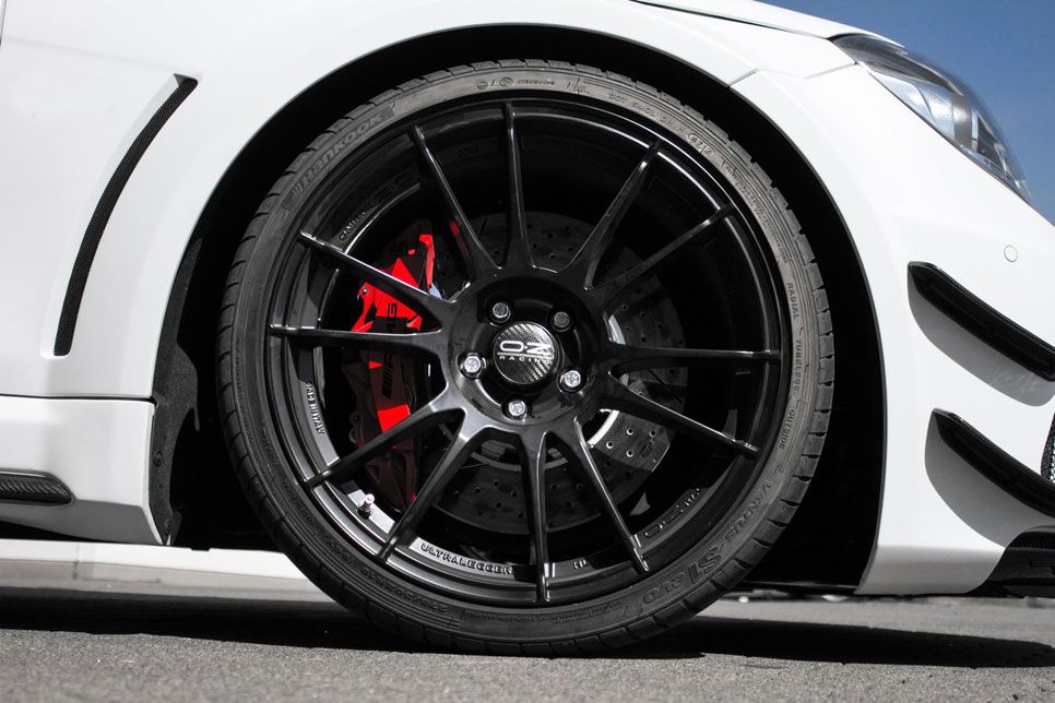 Mercedes C63 AMG por McChip