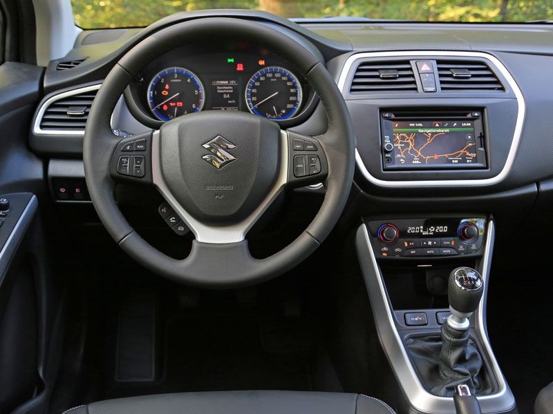 Comparativa: Hyundai ix35 2.0 CRDI 136 4x2 vs Nissan Qashqai 1.6 DCI 130 4x2 S/S y Suzuki S-Cross 1.6 DDIS 120 2WD