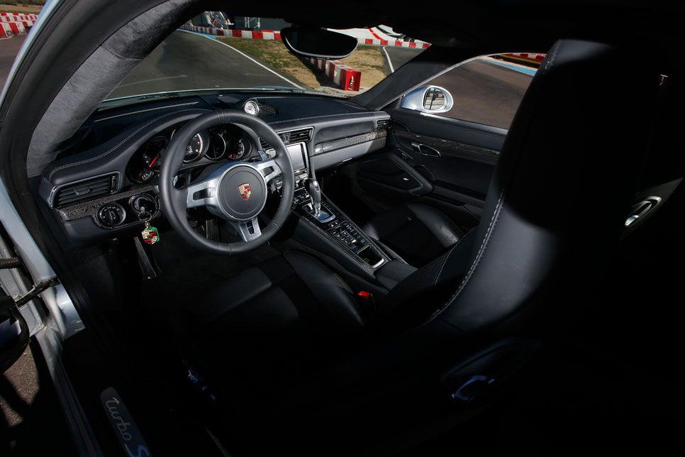 Comparativa: Audi R8 V10 Plus vs Porsche 911 Turbo S