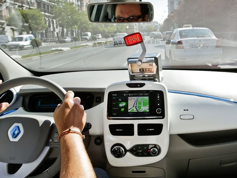 El Renault ZOE se enfrenta a un taxi: seguirá su ritmo