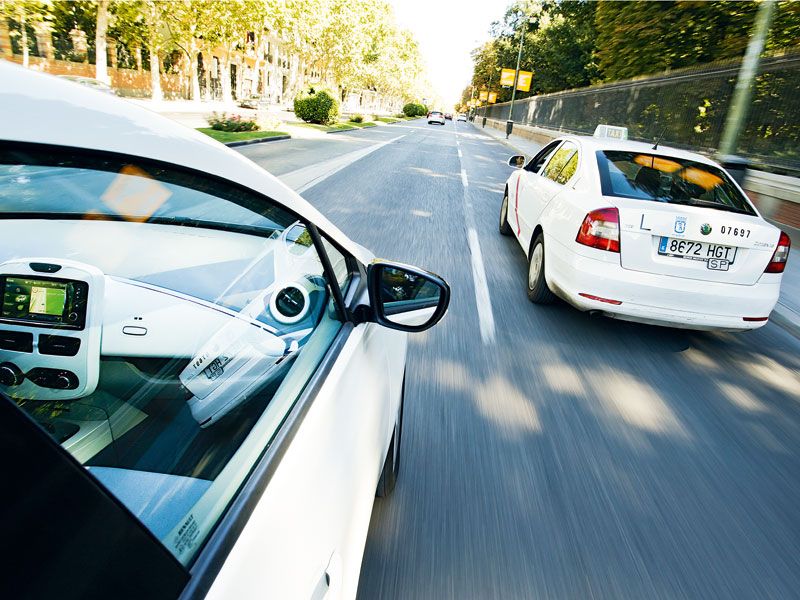 El Renault ZOE se enfrenta a un taxi: seguirá su ritmo