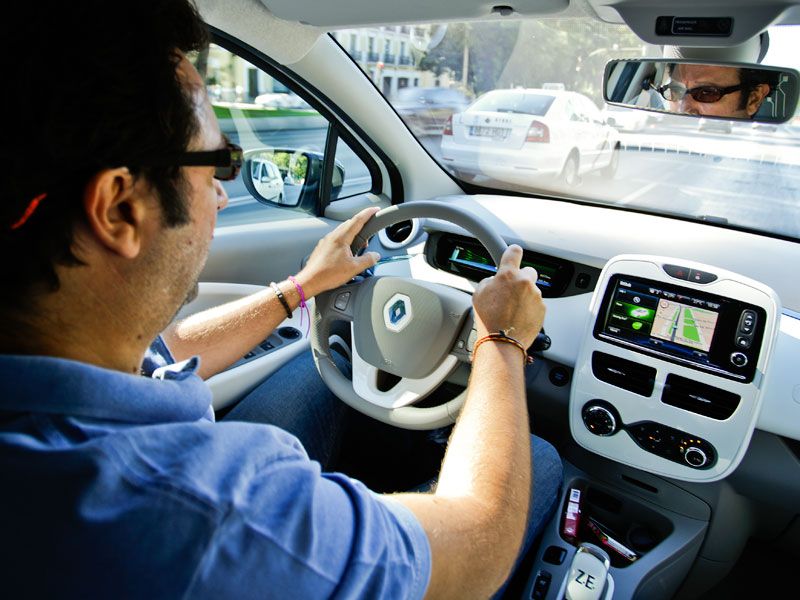 El Renault ZOE se enfrenta a un taxi: seguirá su ritmo