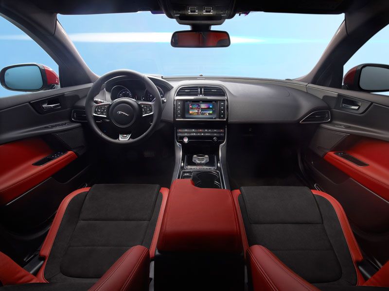 Jaguar XE S, información y fotos del pequeño Jaguar de aluminio