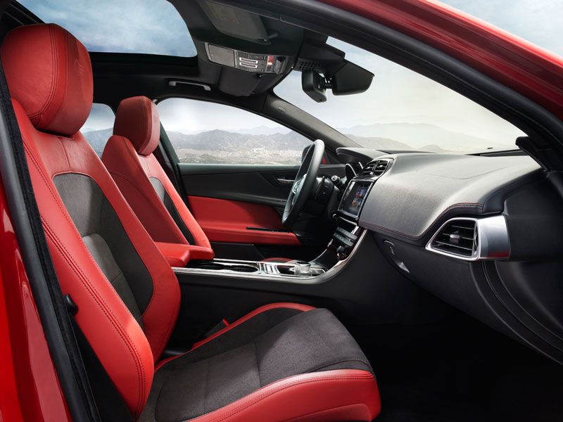 Jaguar XE S, información y fotos del pequeño Jaguar de aluminio