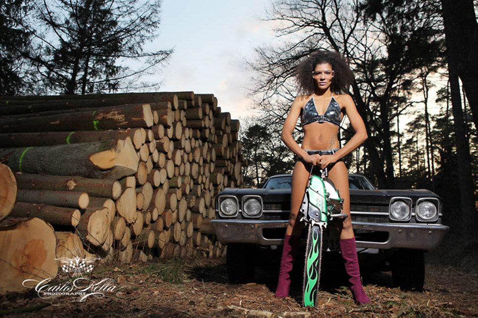 Chicas y coches clásicos de calendario