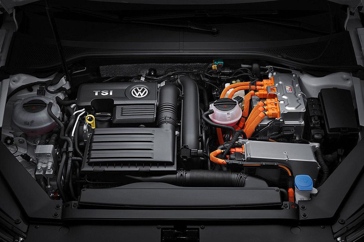 Volkswagen Passat GTE, nueva berlina híbrida enchufable en 2015