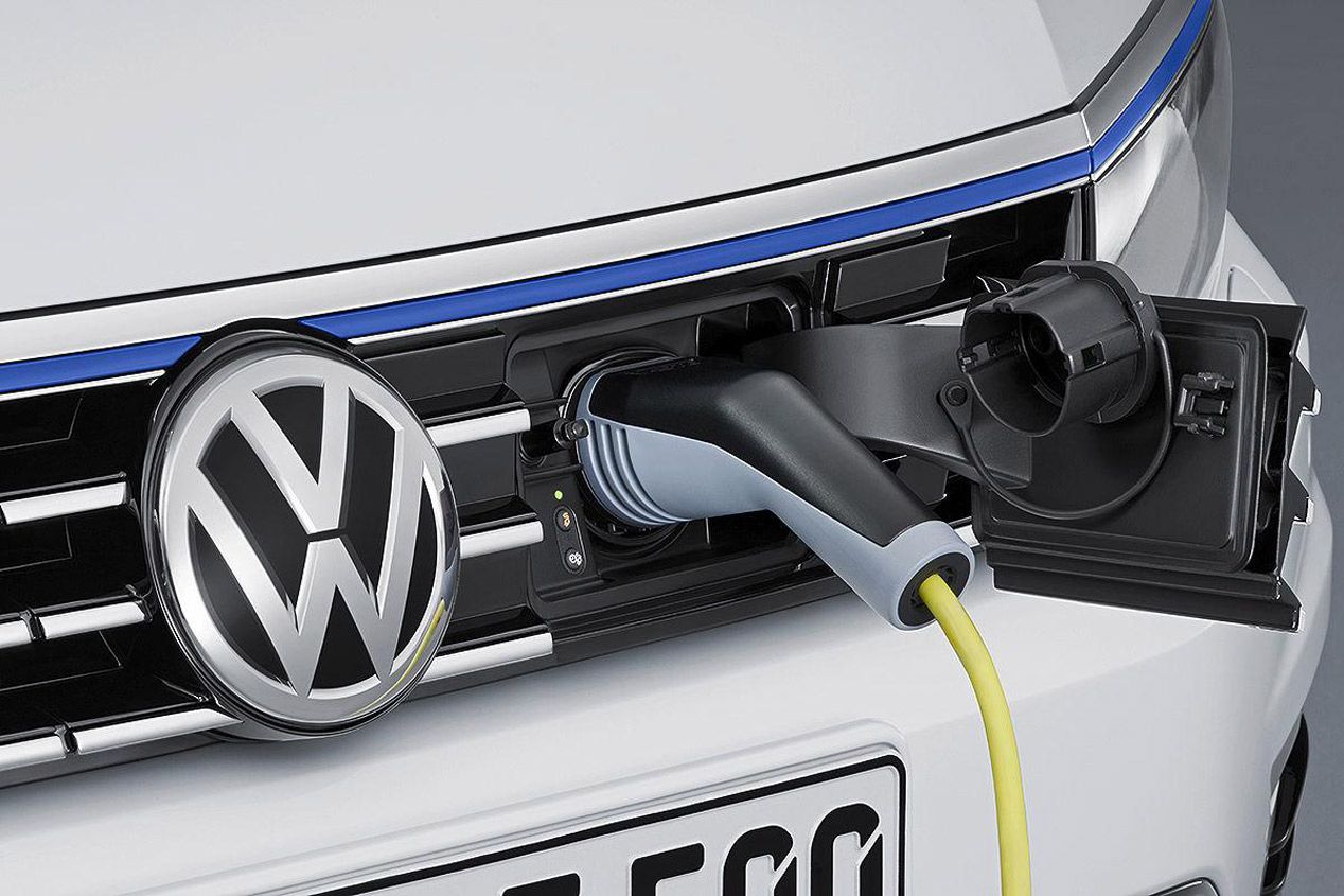 Volkswagen Passat GTE, nueva berlina híbrida enchufable en 2015