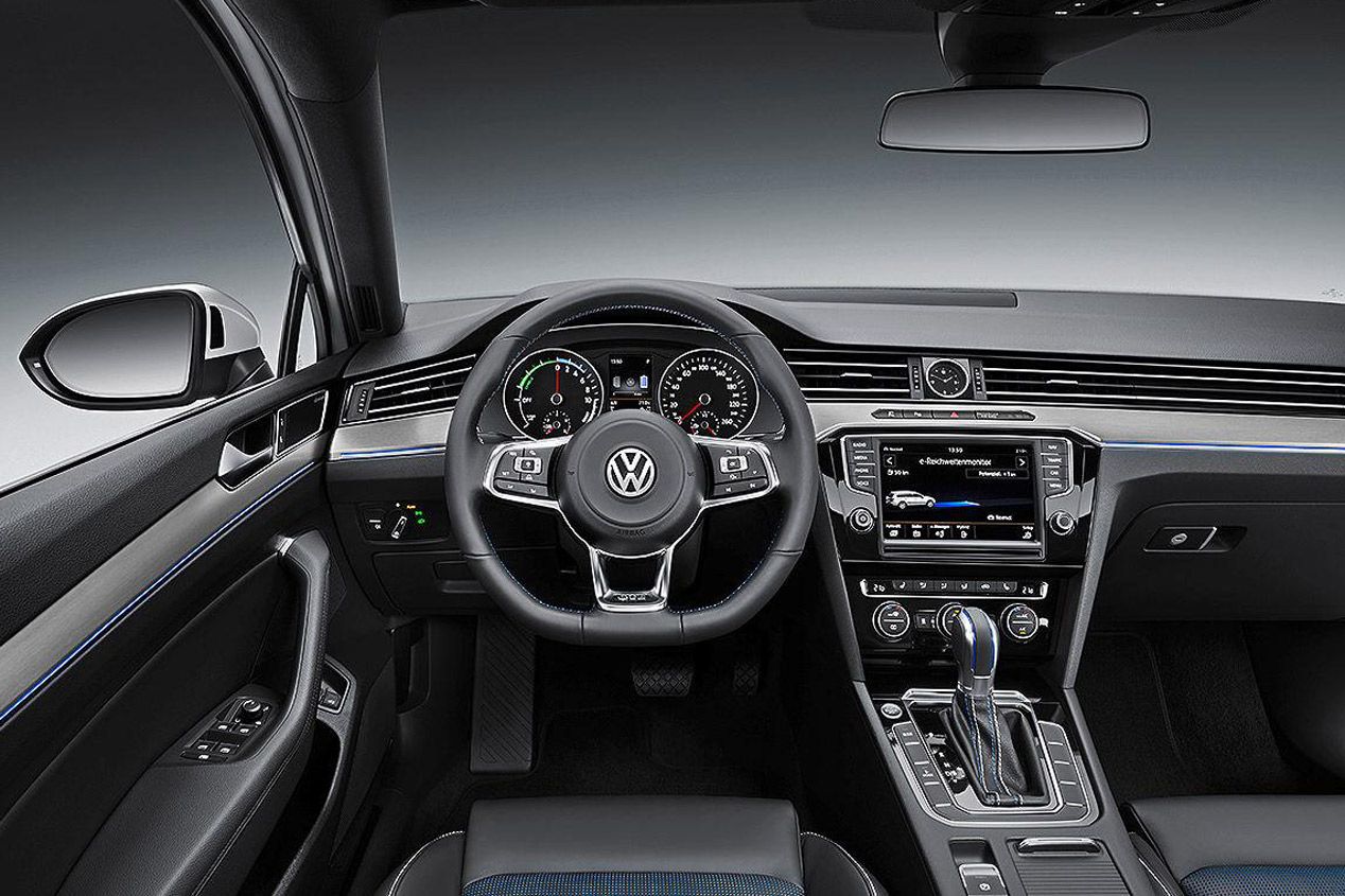 Volkswagen Passat GTE, nueva berlina híbrida enchufable en 2015