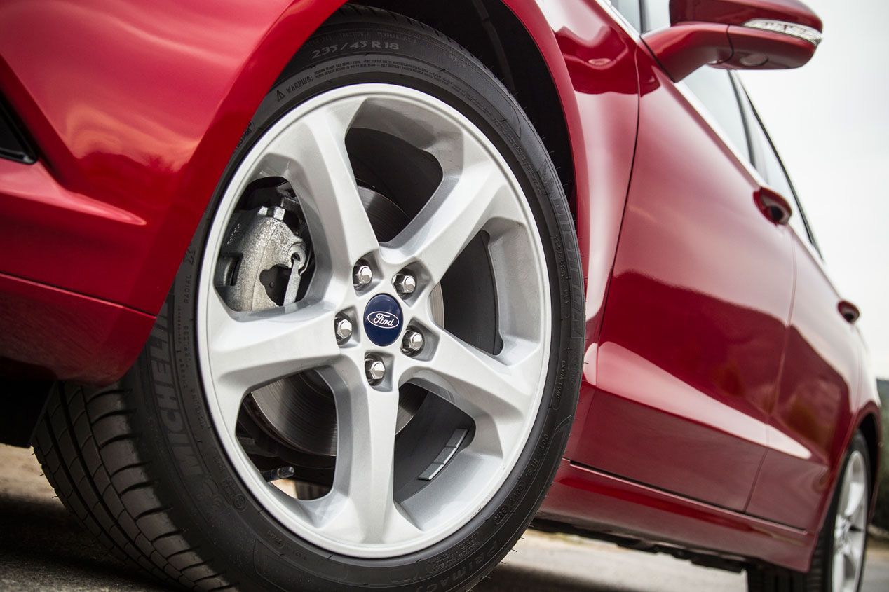 Contacto: Ford Mondeo 2015, objetivo VW Passat