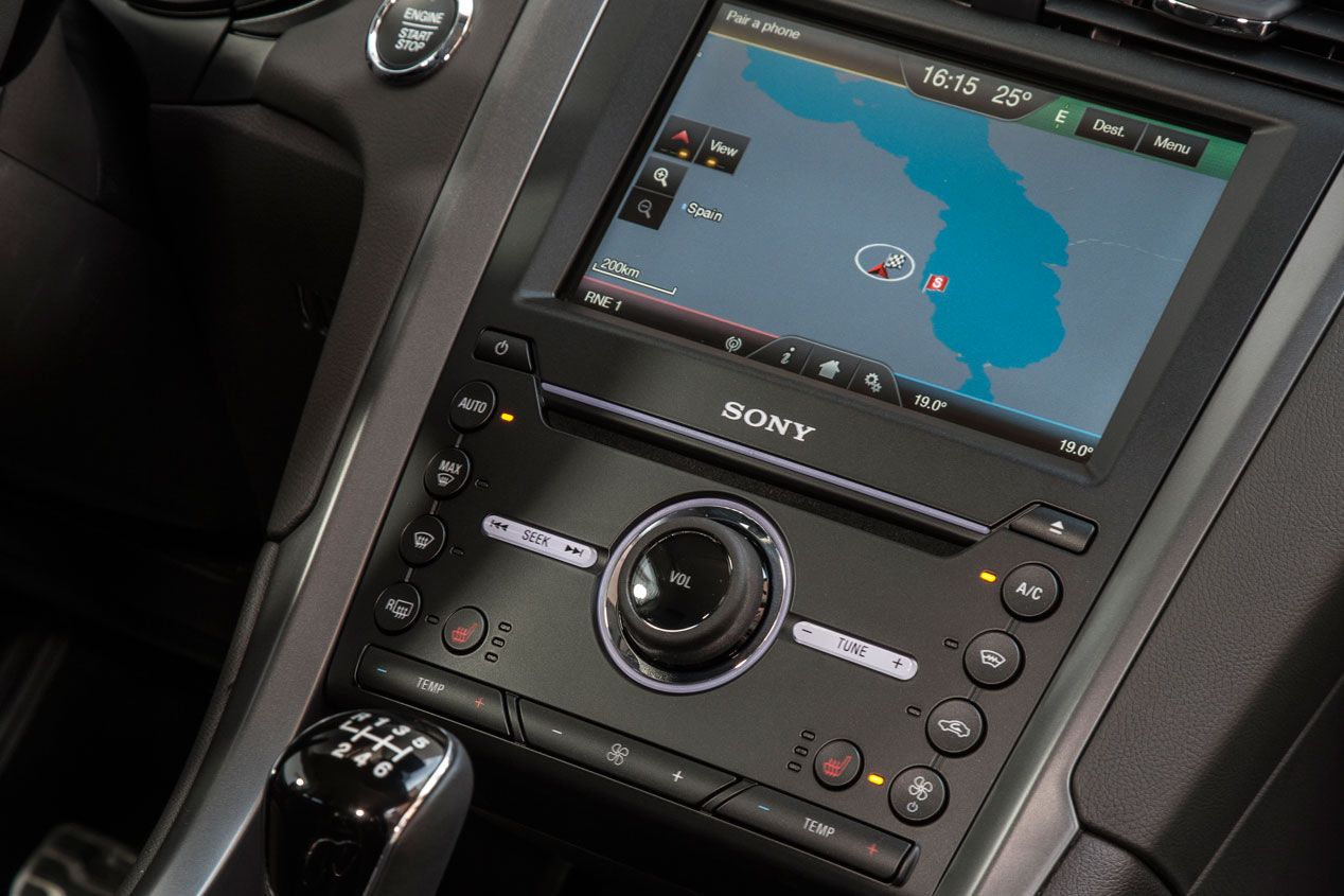 Contacto: Ford Mondeo 2015, objetivo VW Passat