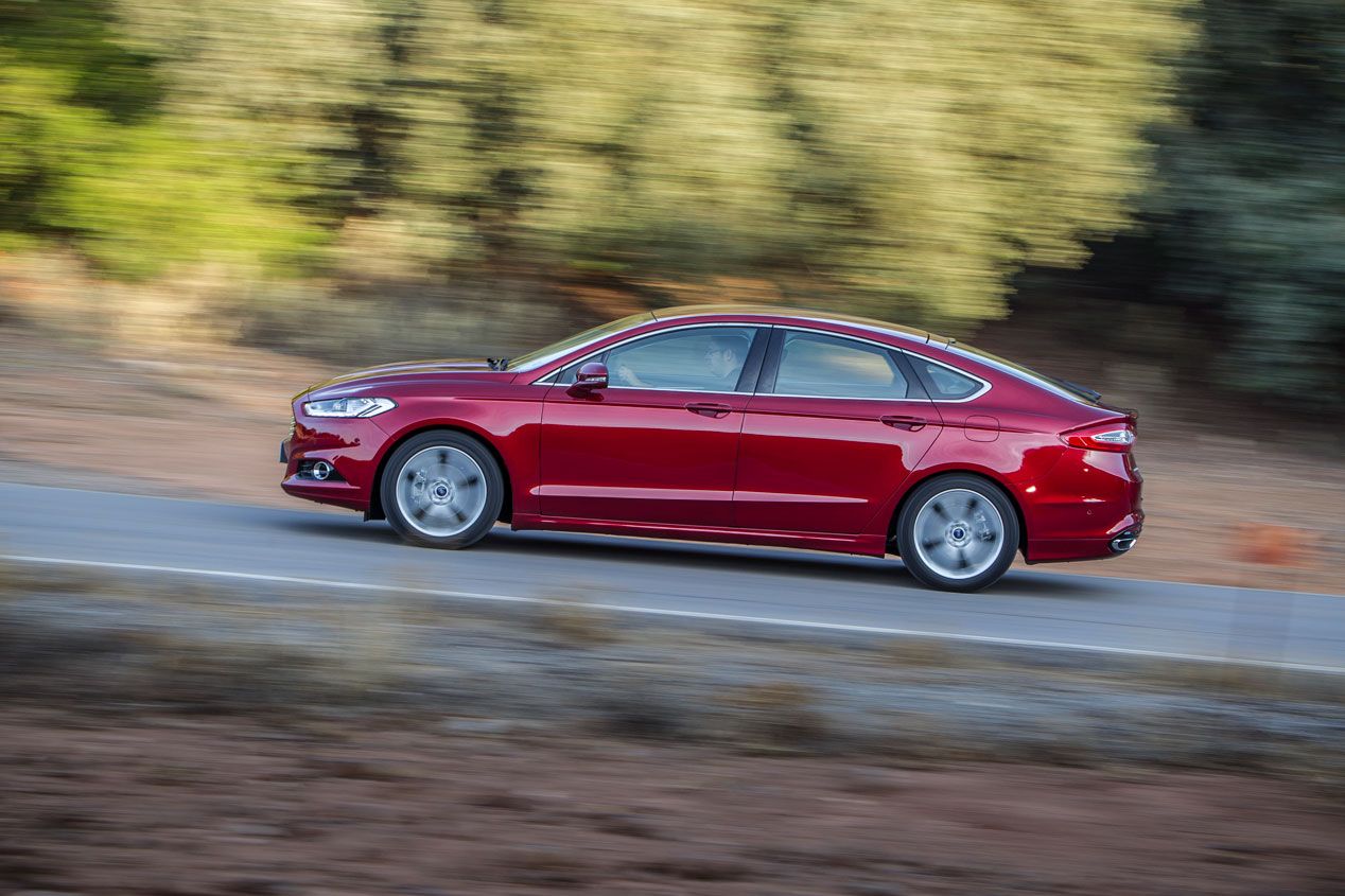 Contacto: Ford Mondeo 2015, objetivo VW Passat