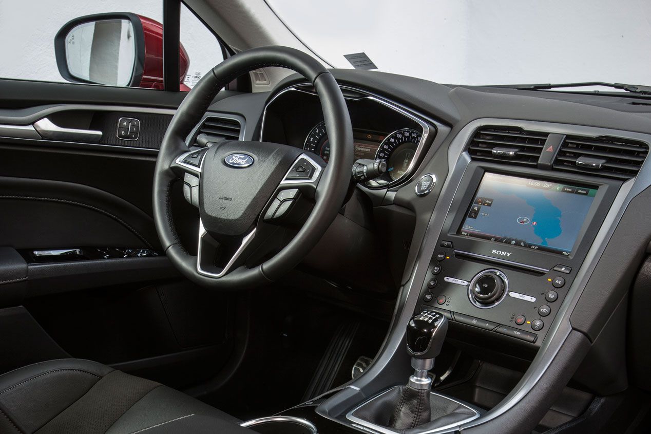 Contacto: Ford Mondeo 2015, objetivo VW Passat