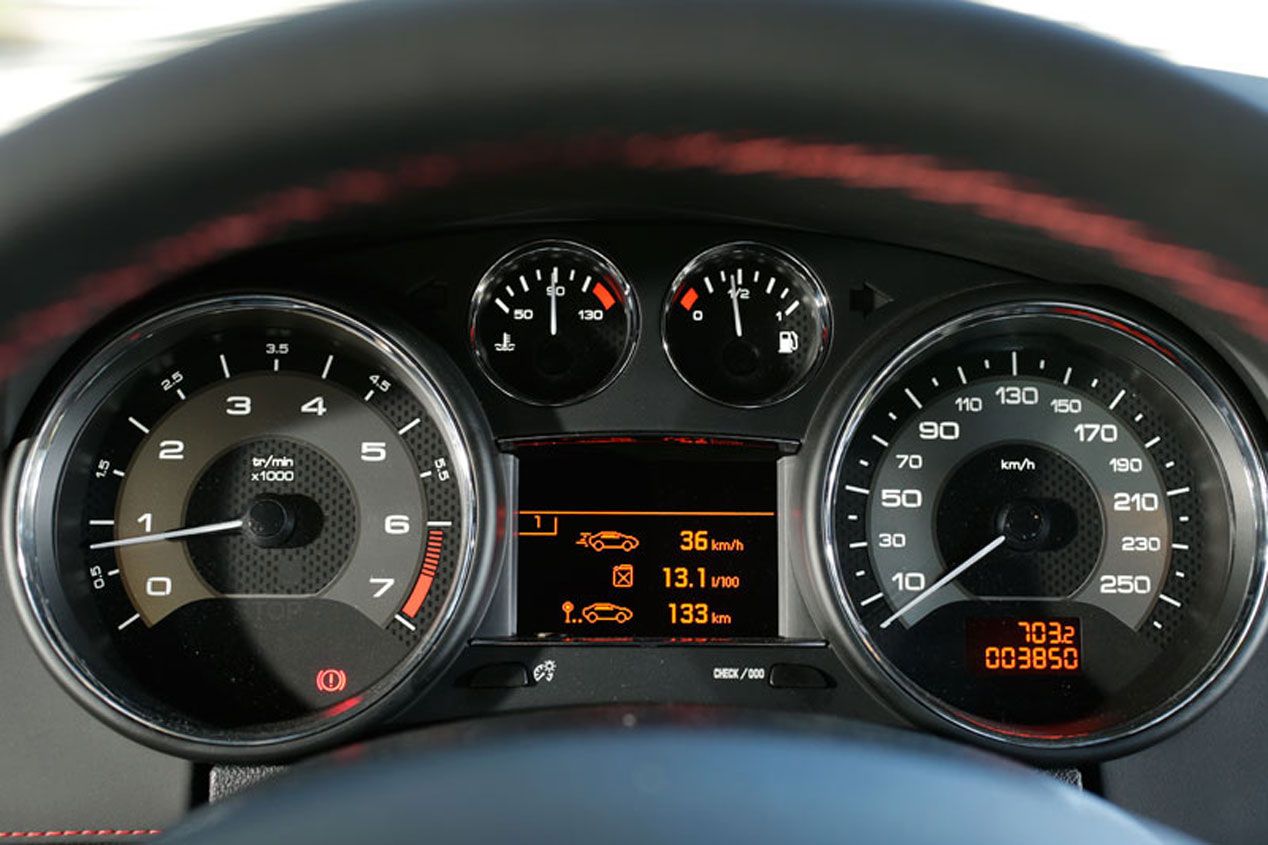 Comparativa: Peugeot RCZ R vs Seat León Cupra 280