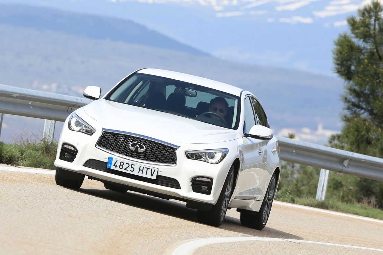 Comparativa: BMW Serie 3 ActiveHybrid vs Infiniti Q50 Hybrid 3.5 AWD