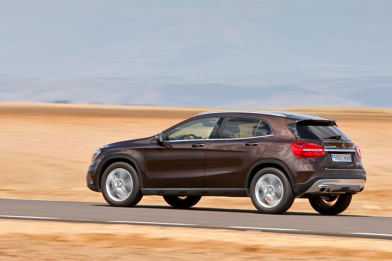 Comparativa: Mercedes GLA 220 CDI 7G-DCT 4Matic vs  Range Rover Evoque TD4 5p 4x4 Pure Aut.