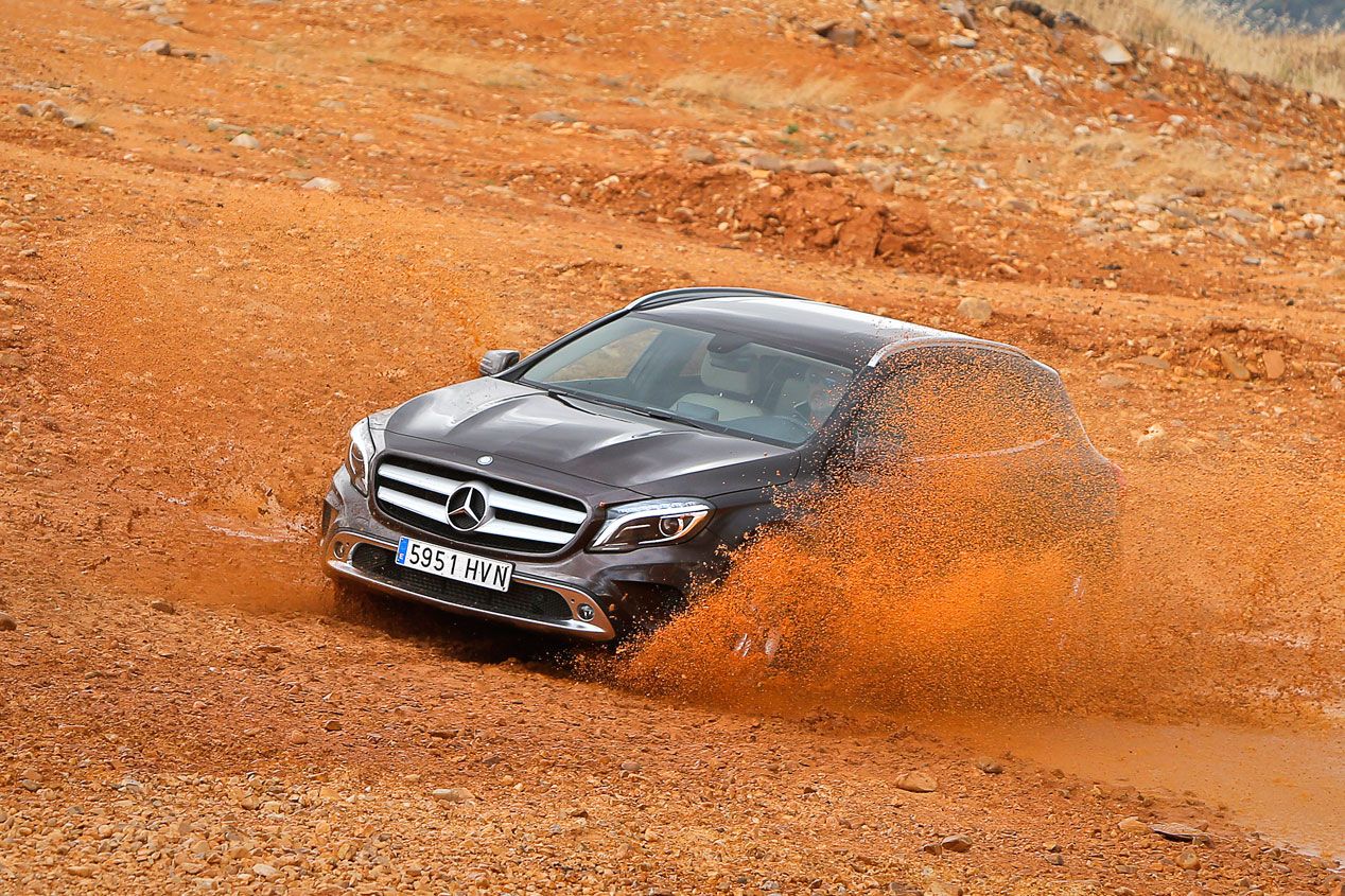Comparativa: Mercedes GLA 220 CDI 7G-DCT 4Matic vs  Range Rover Evoque TD4 5p 4x4 Pure Aut.