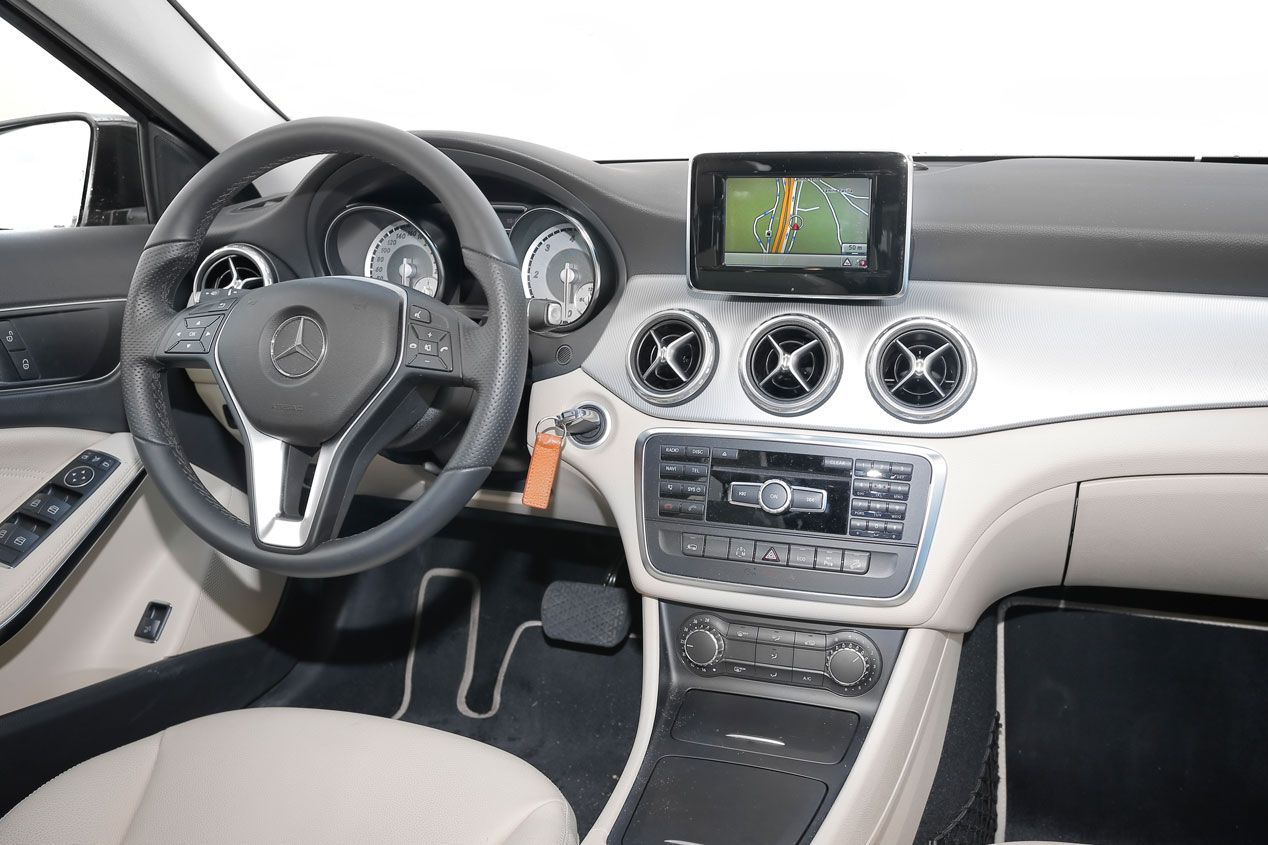 Comparativa: Mercedes GLA 220 CDI 7G-DCT 4Matic vs  Range Rover Evoque TD4 5p 4x4 Pure Aut.