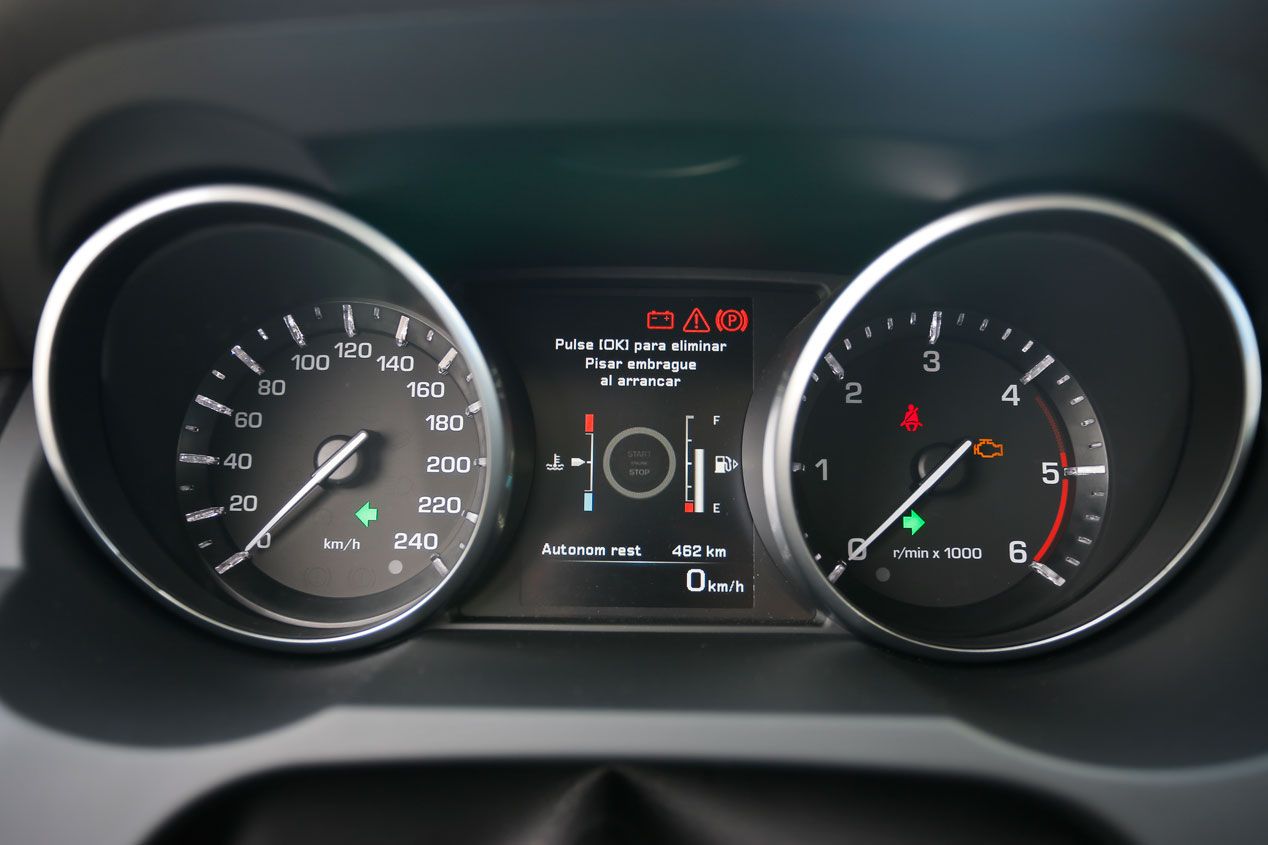 Comparativa: Mercedes GLA 220 CDI 7G-DCT 4Matic vs  Range Rover Evoque TD4 5p 4x4 Pure Aut.