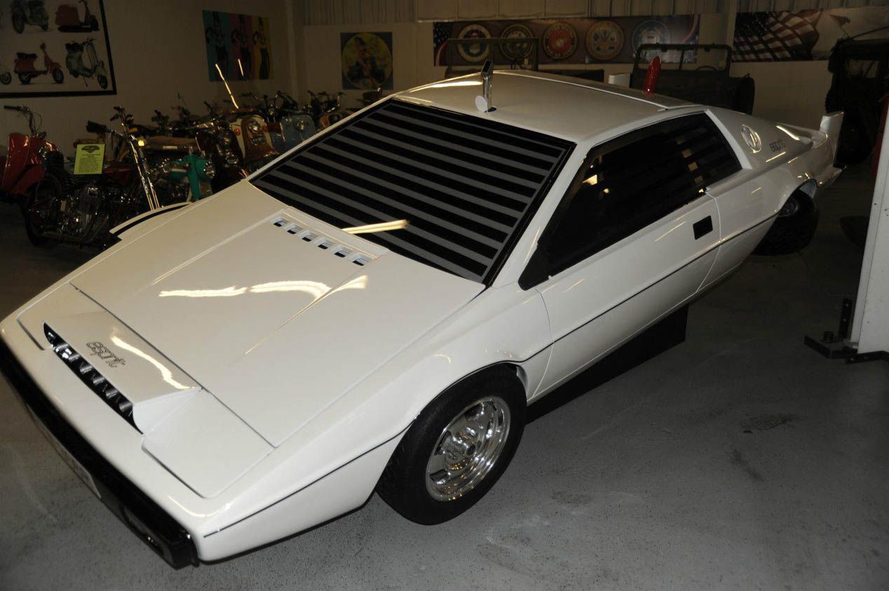 El Lotus Esprit submarino de James Bond puede ser tuyo