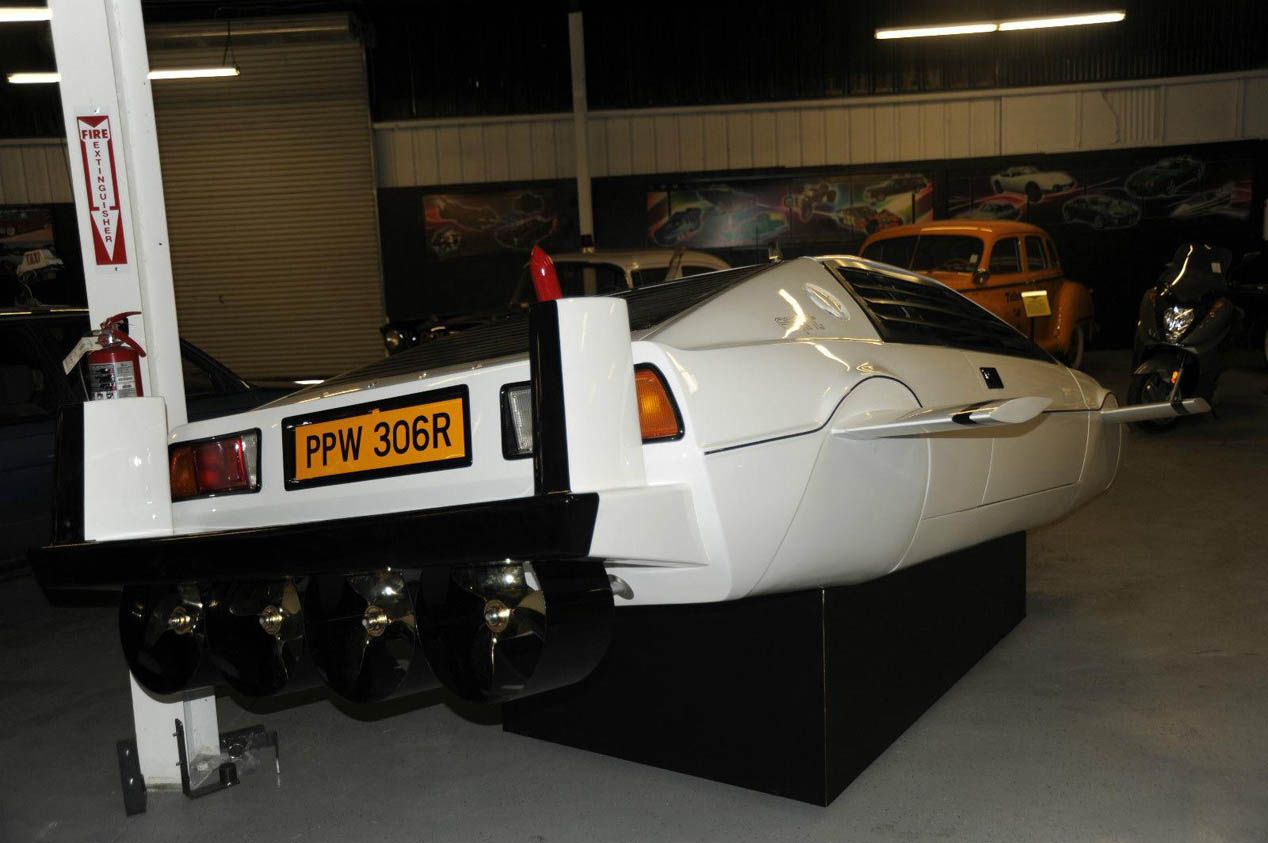 El Lotus Esprit submarino de James Bond puede ser tuyo