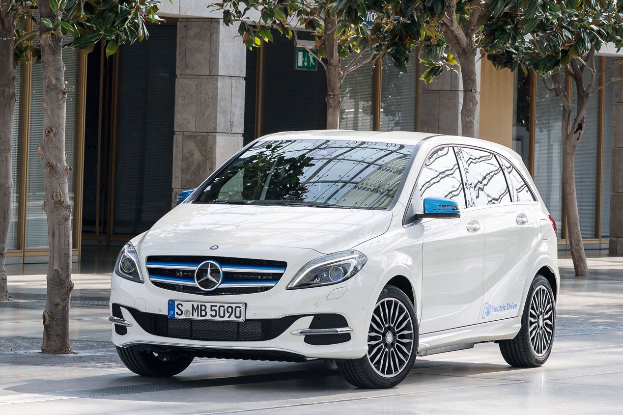Contacto: Mercedes Clase B, acicalado y eléctrico