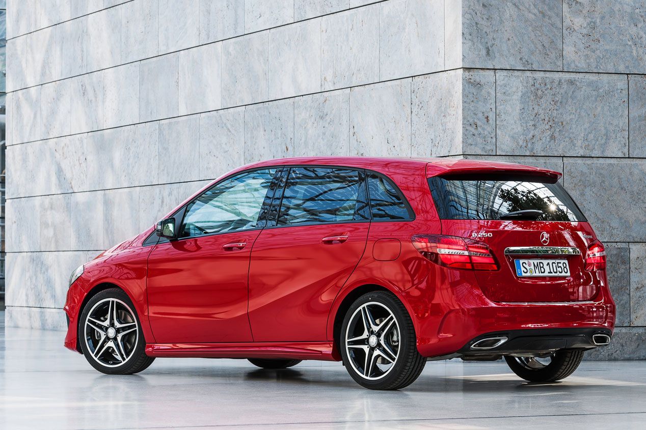 Contacto: Mercedes Clase B, acicalado y eléctrico