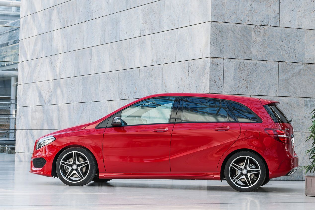 Contacto: Mercedes Clase B, acicalado y eléctrico