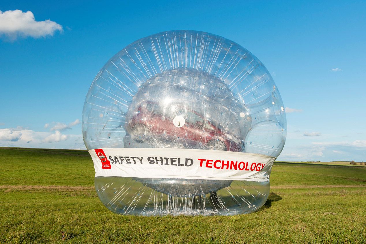 Nissan crea la esfera CarZorb más grande del mundo