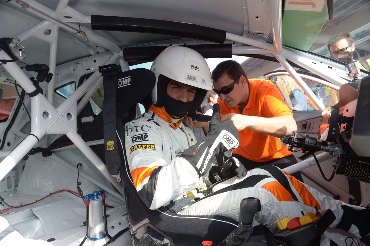 Maxi Iglesias y Santi Millán, en el reto Seat León Cup Racer en Montmeló