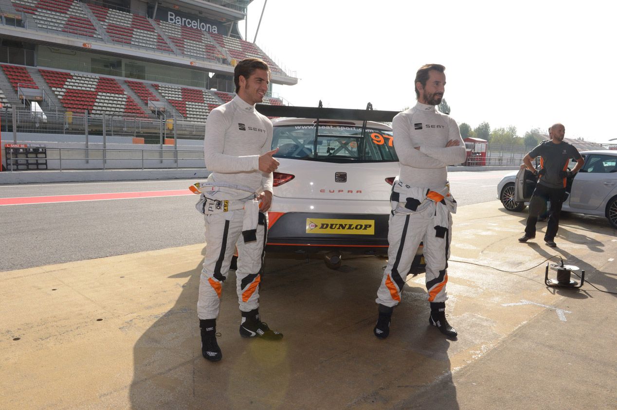 Maxi Iglesias y Santi Millán, en el reto Seat León Cup Racer en Montmeló
