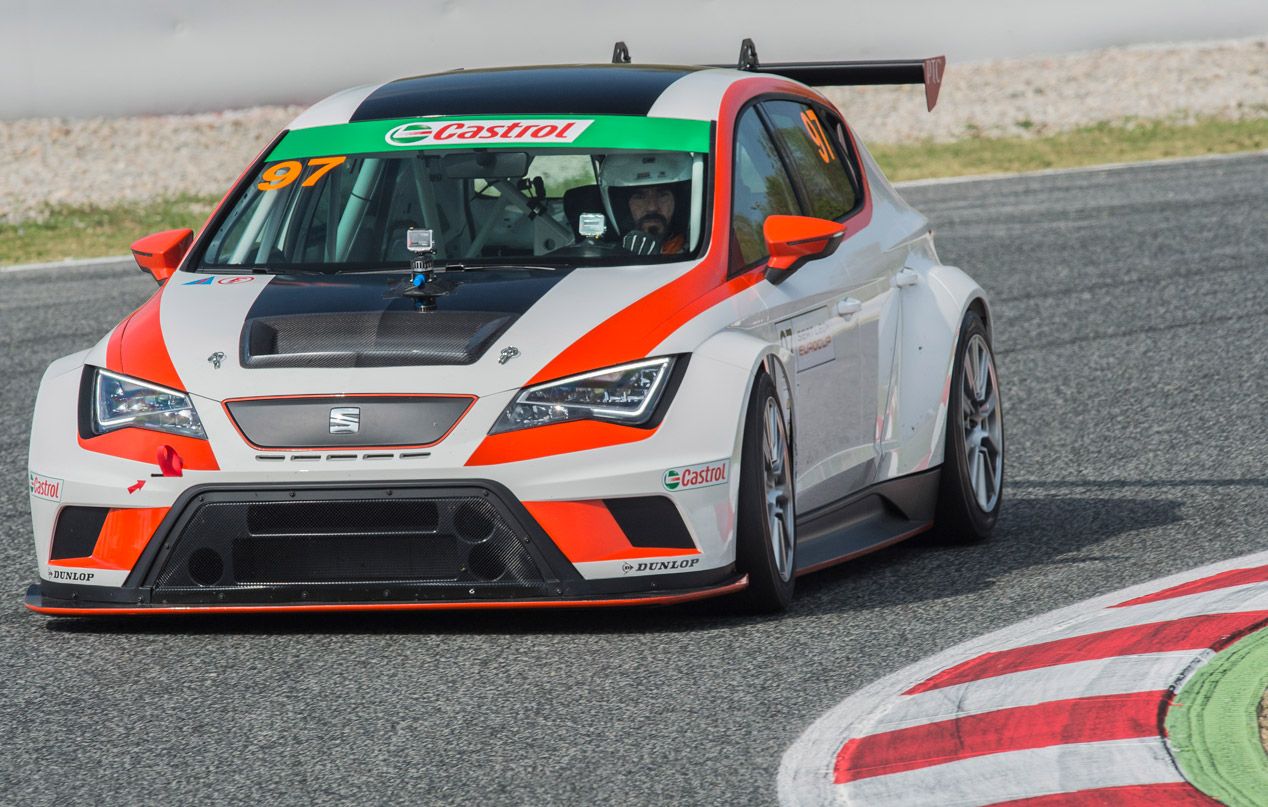 Maxi Iglesias y Santi Millán, en el reto Seat León Cup Racer en Montmeló