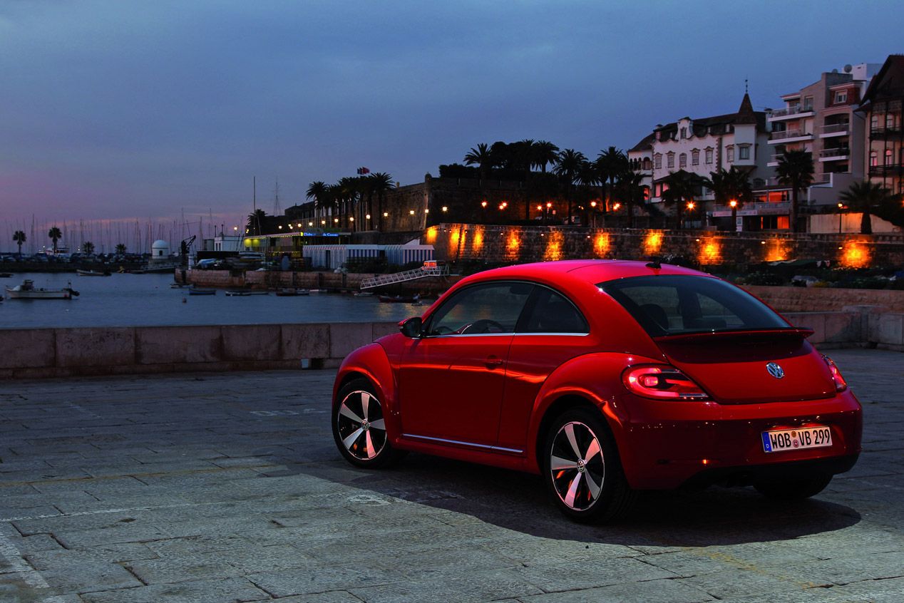 Volkswagen Beetle y Beetle Cabriolet 2015