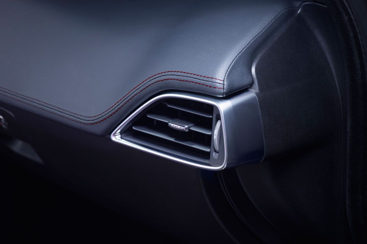 Jaguar XE: precios y comercialización