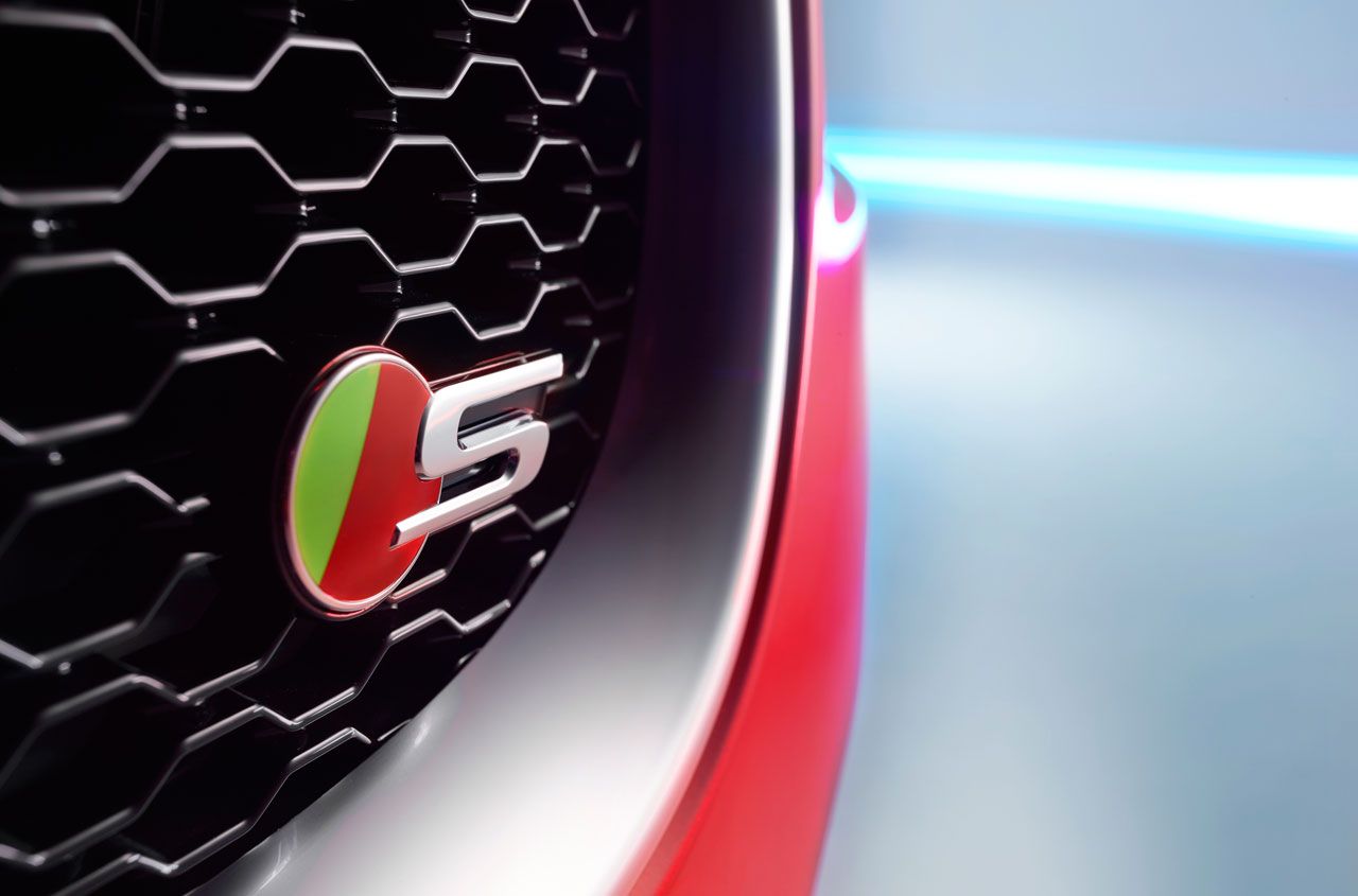 Jaguar XE: precios y comercialización