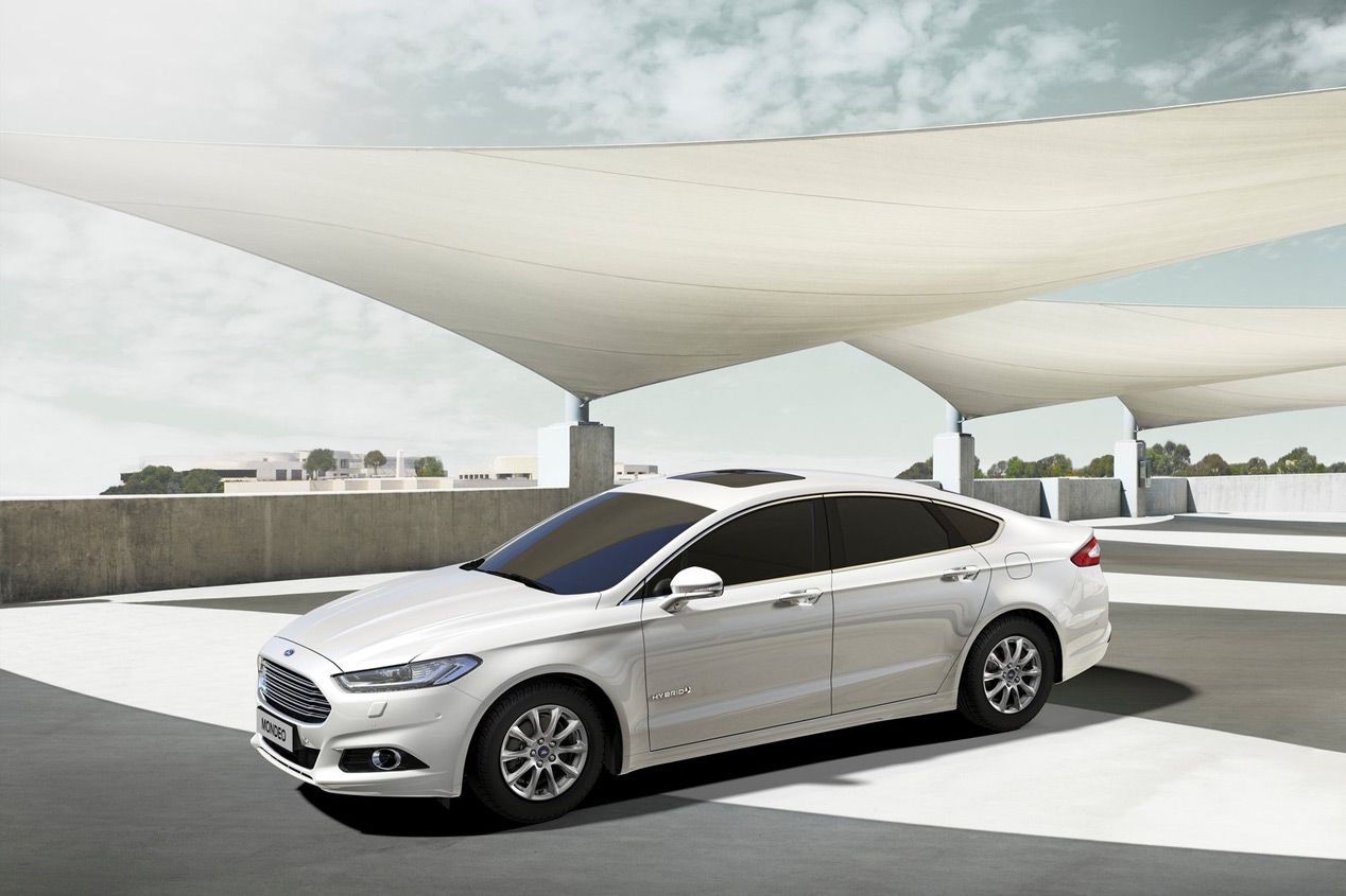 Ford Mondeo Hybrid 2015