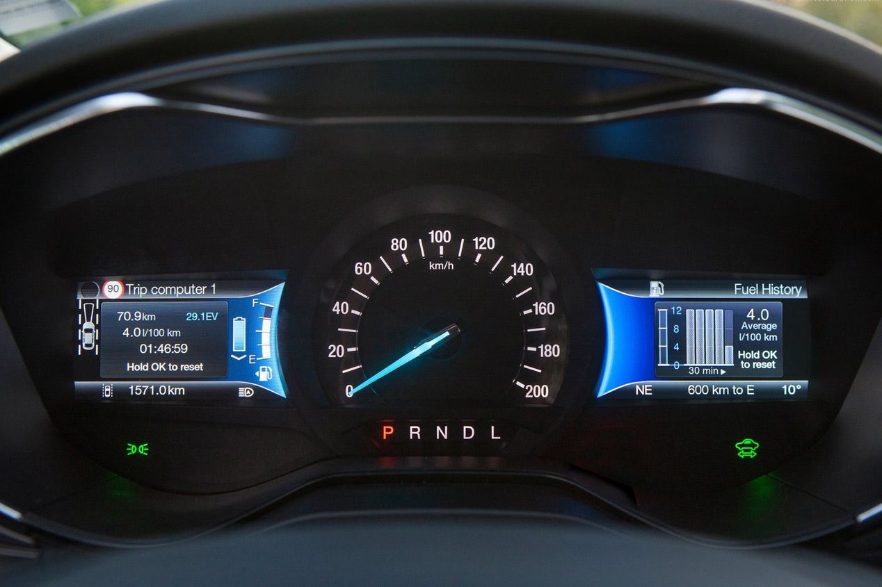 Ford Mondeo Hybrid 2015