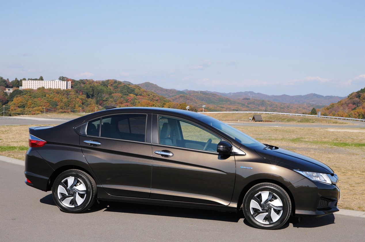 Honda Grace Hybrid