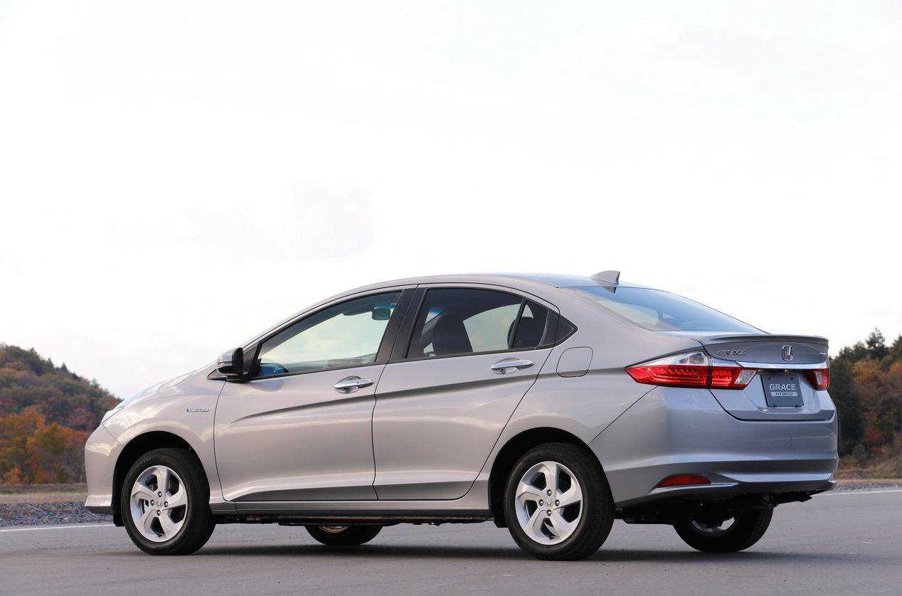 Honda Grace Hybrid